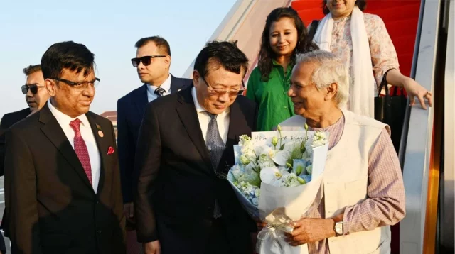 ঢাকার উদ্দেশে বেইজিং ছাড়লেন ড. ইউনূস